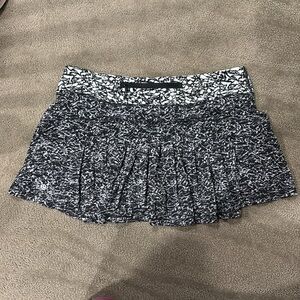 Stylish Black and White Women's lululemon skort